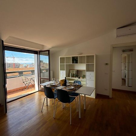 Appartamento Isola- Attico Con Balcone Milano Exterior foto